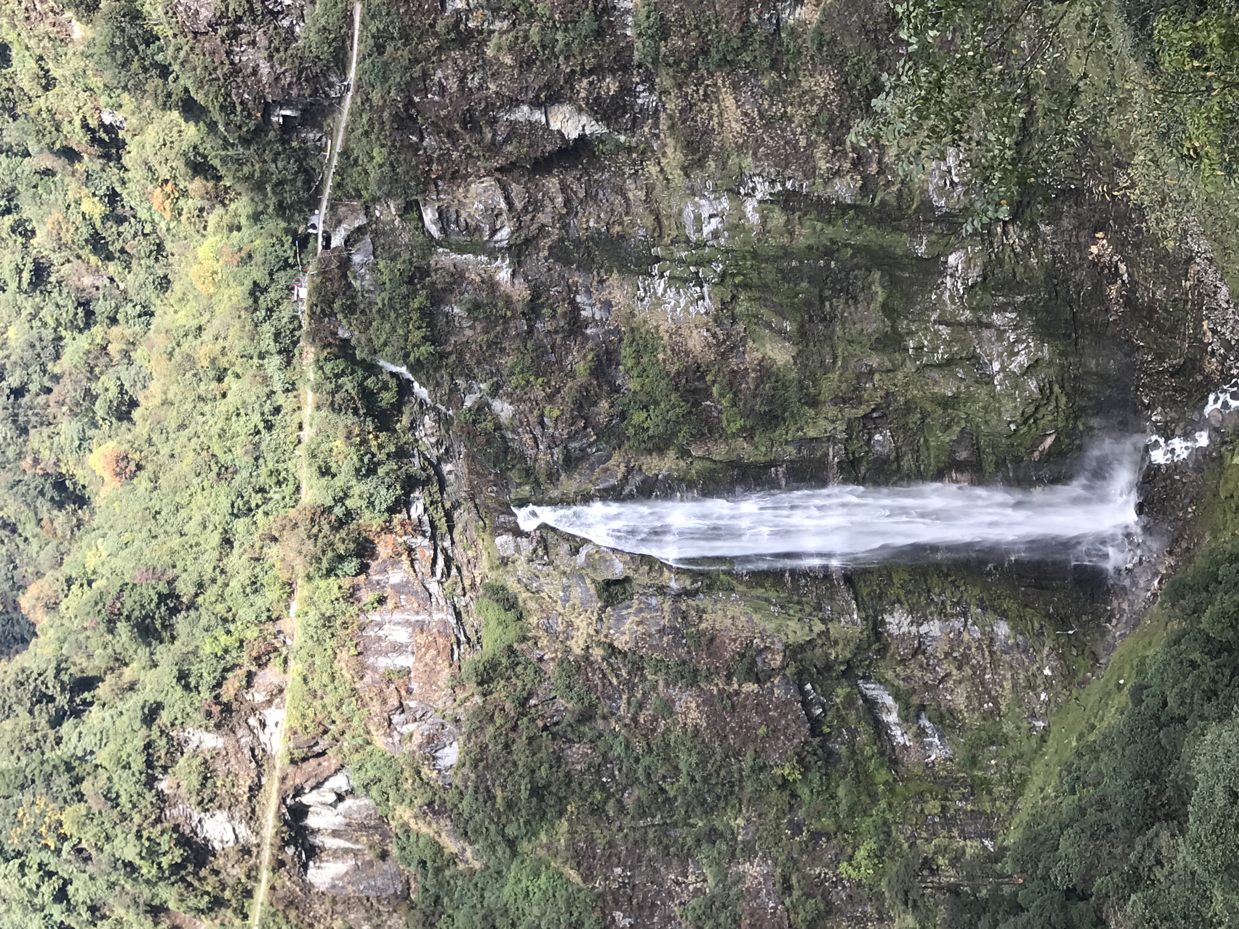 Waterall in Namling cliff